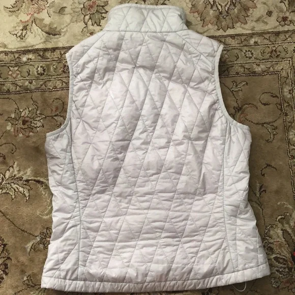 Patagonia vest white/ super light silver color. 🥶😍 Sz M with Primaloft - Picture 7 of 11